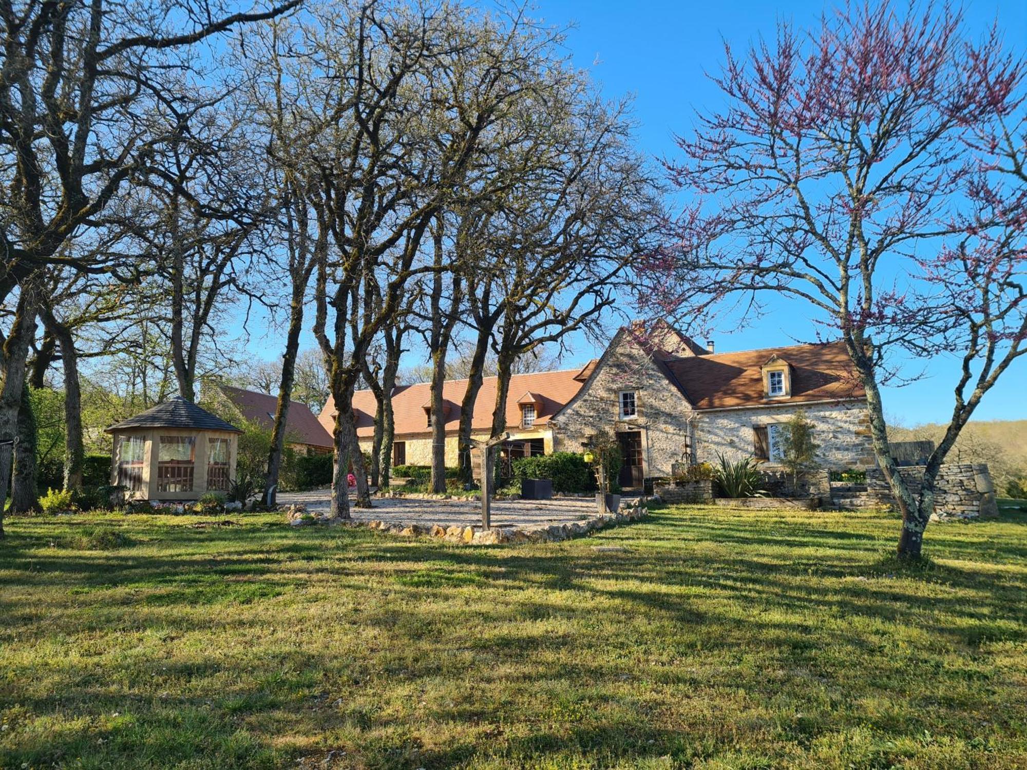 Domaine De Nineyrolle Villa Azerat Exterior photo